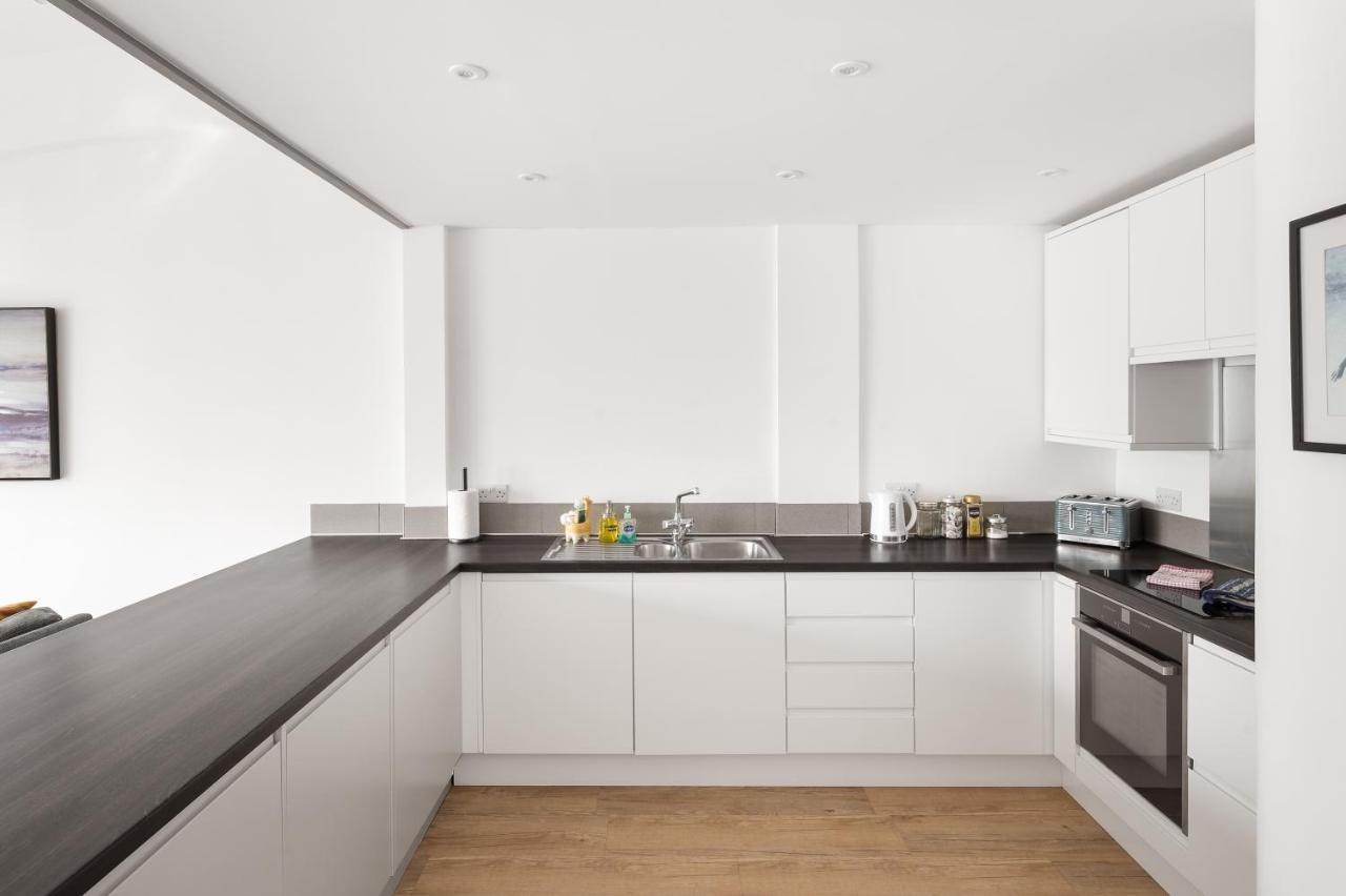 Lancing Beach Apartment. Buitenkant foto