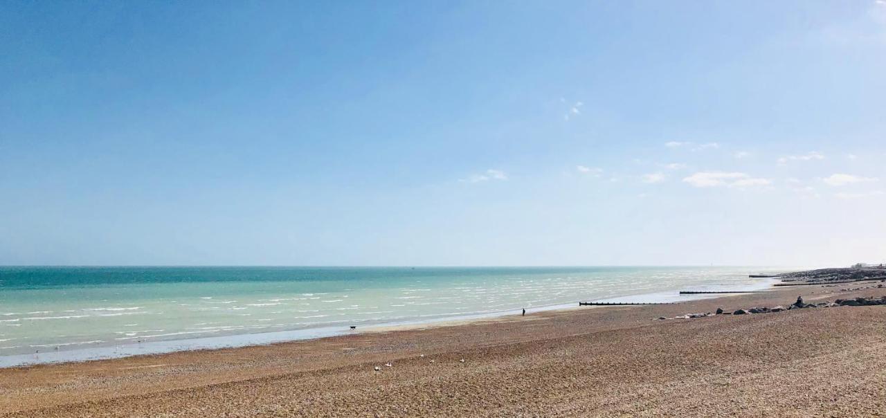 Lancing Beach Apartment. Buitenkant foto